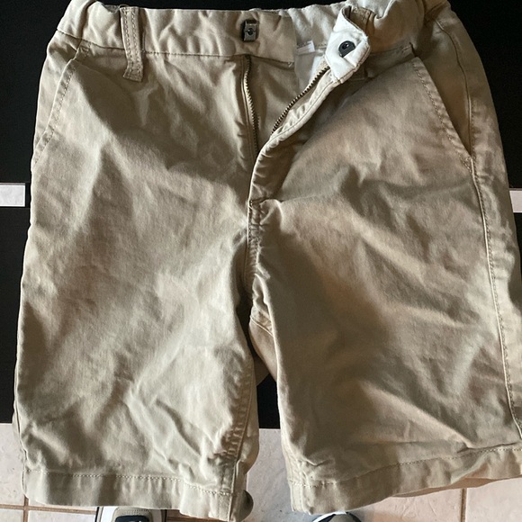 Boys GAP size 10 khaki shorts - Picture 1 of 3